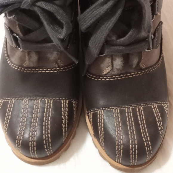 UGG "Alisdair" Bootie - Picture 6 of 8